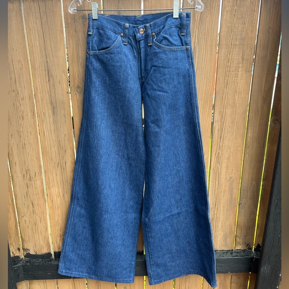 Vintage Wrangler Women's Extreme Wide Leg Jeans - Picture 2 of 9